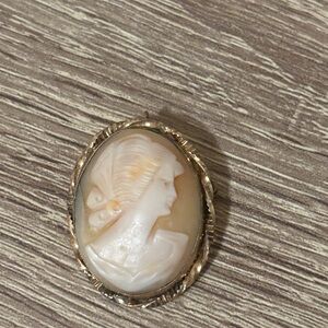 Antique Gold and Cream Cameo Brooch
